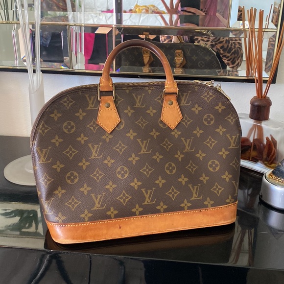 Louis Vuitton Alma - Picture 12 of 12